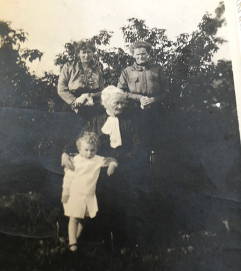 Photo of photos/Catherine McLennan 1831-1916 older portrait